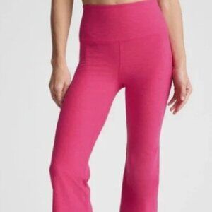 NWOT - Beyond Yoga Retro Crop Flare Leg Capri - pink, size XL